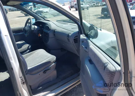 2000 Chrysler Voyager z USA, uszkodzony, nr VIN 2C4GJ253XYR684132